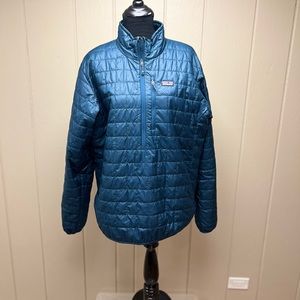 Excellent condition men’s Patagonia large bomber jacket. Color is bluish green.